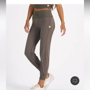 Vuori daily jogger